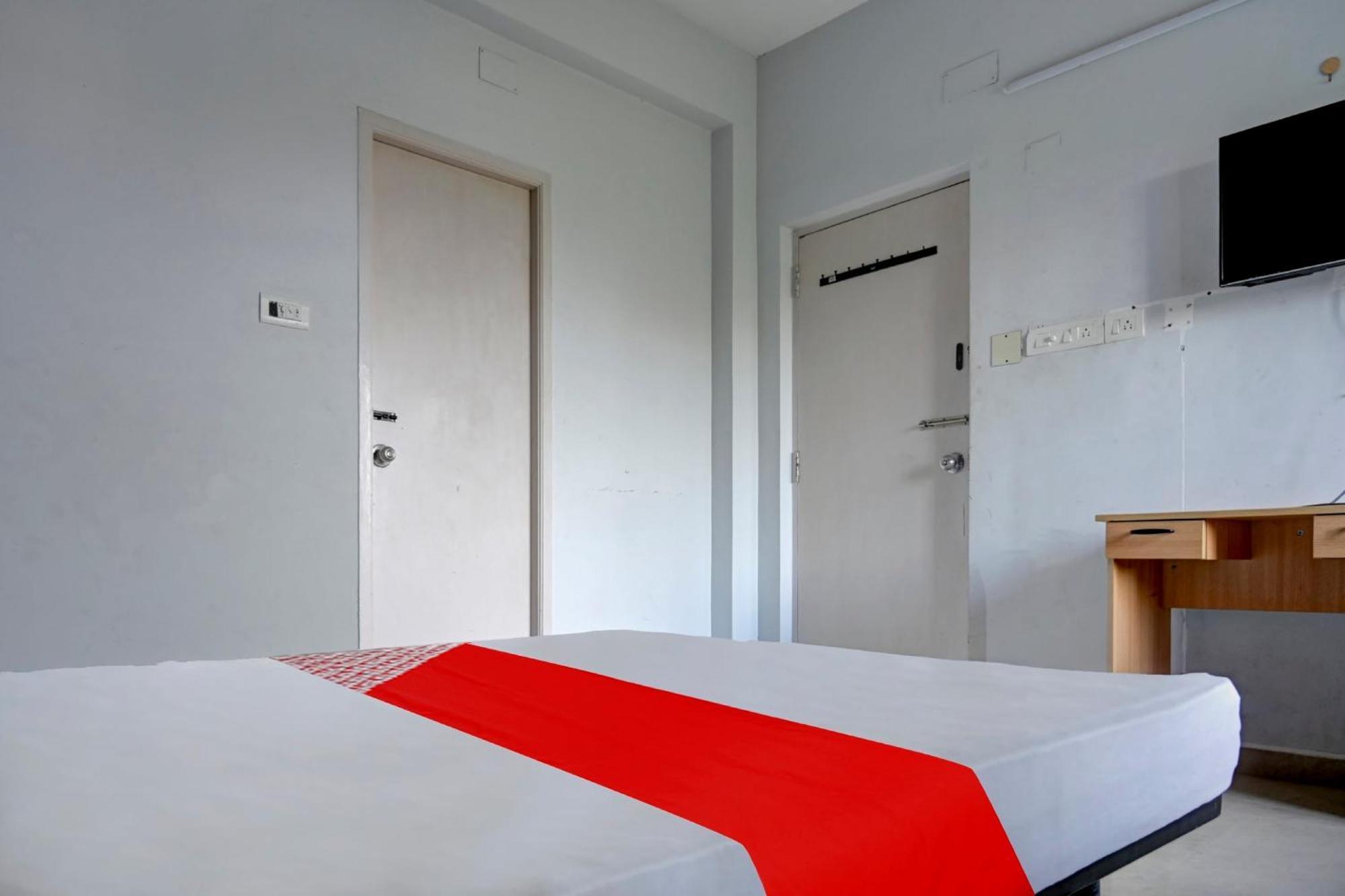 Live As Chn727 Hotel Guduvancheri ภายนอก รูปภาพ